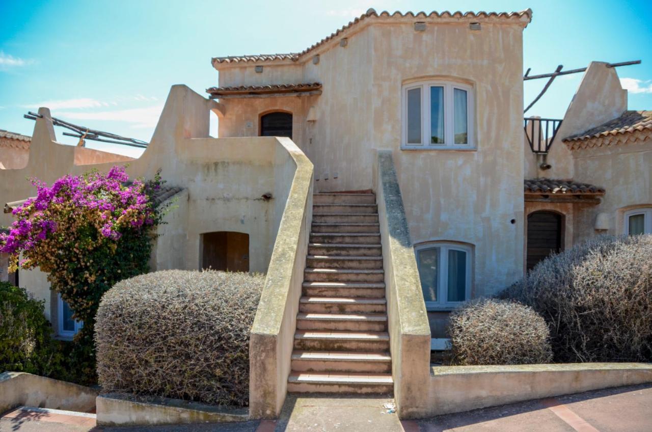 Rocciarossa Apartment Isola Rossa Bagian luar foto